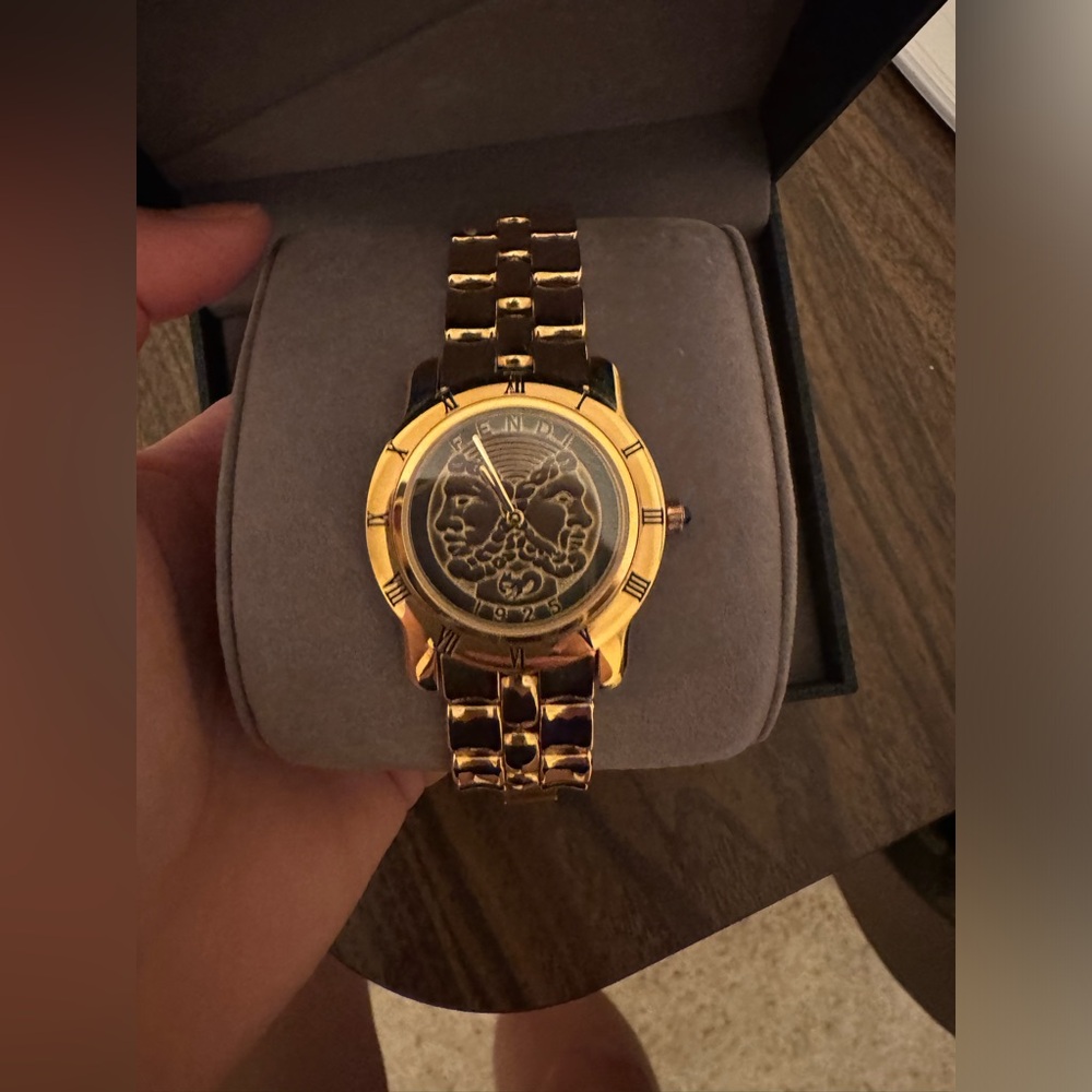 Women’s Fendi - gold watch
